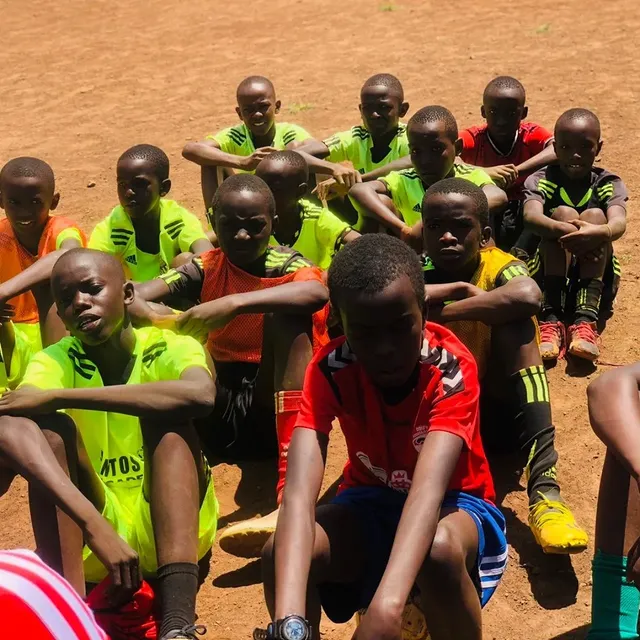 Santos Soka Academy — Breaking forward in the striped kit