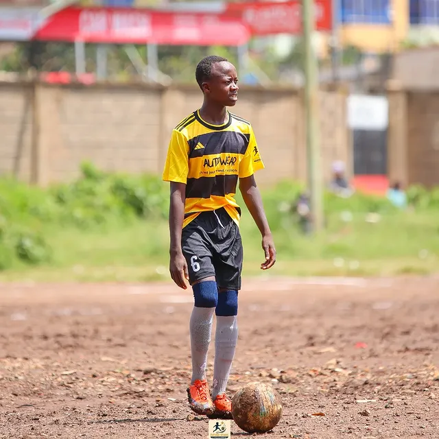 Santos Soka Academy — Composed on the ball in yellow stripes